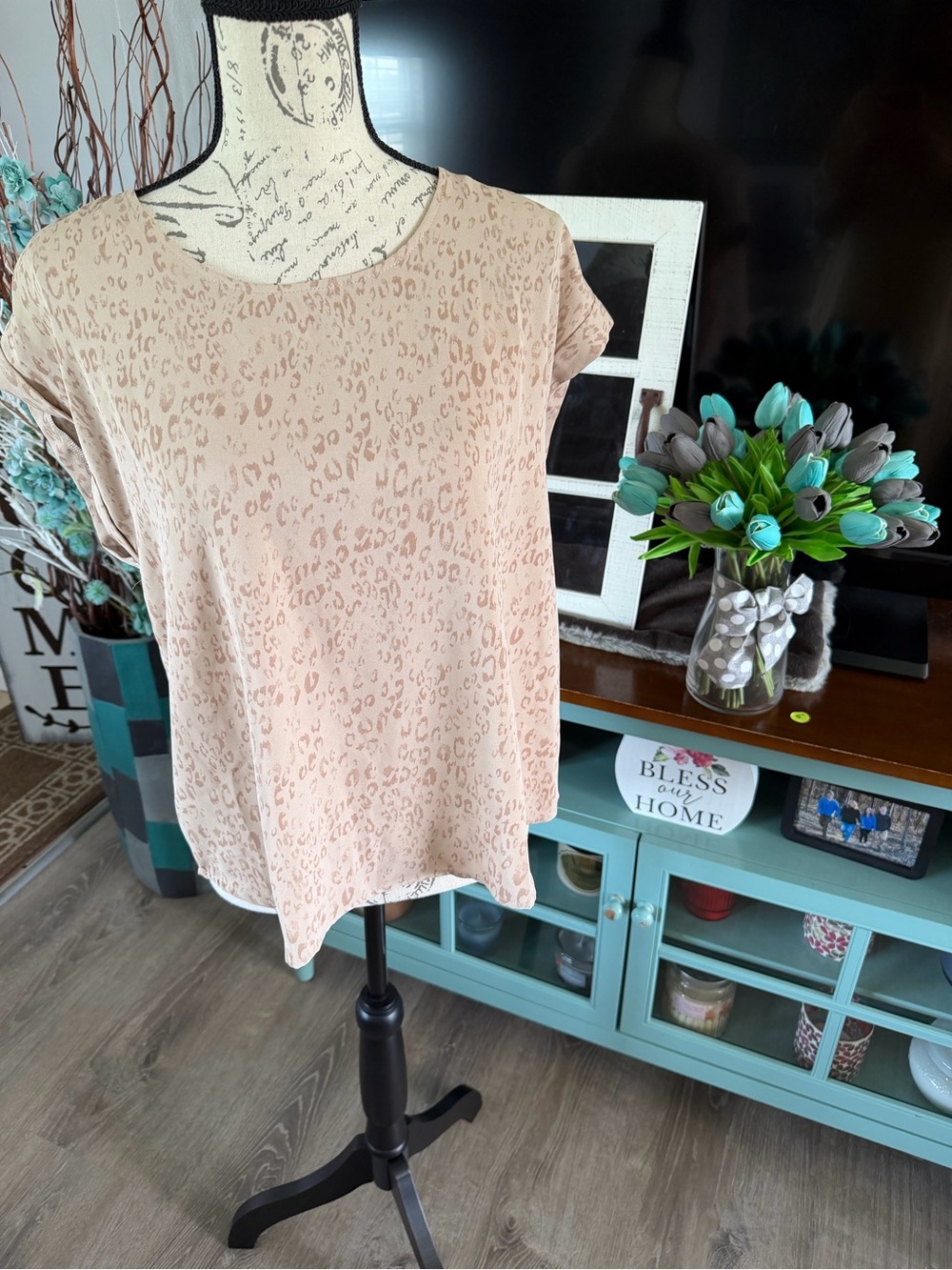NWT! Olive & Oak Cream and Tan Leopard Cap-Sleeve Top Medium